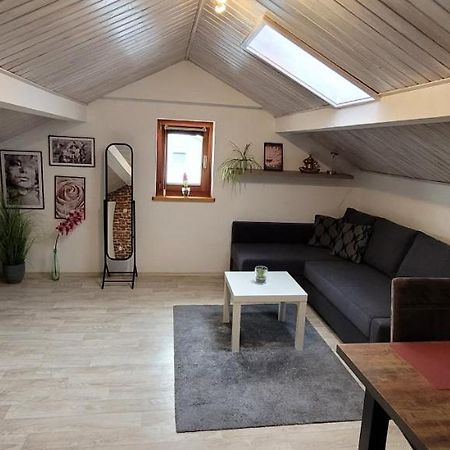 Kleine Gemuetliche Mansardenwohnung Im Suedosten Muenchens Assling Exteriér fotografie