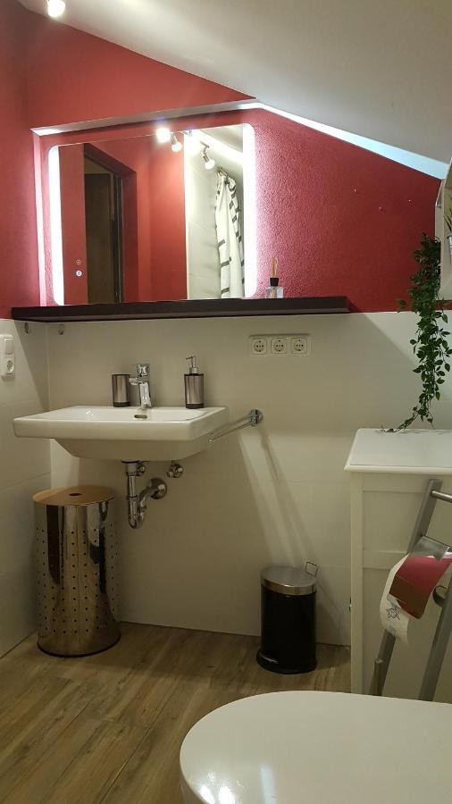 Kleine Gemuetliche Mansardenwohnung Im Suedosten Muenchens Assling Exteriér fotografie