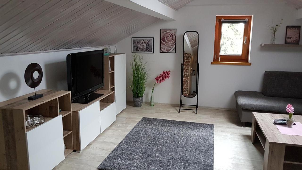 Kleine Gemuetliche Mansardenwohnung Im Suedosten Muenchens Assling Exteriér fotografie