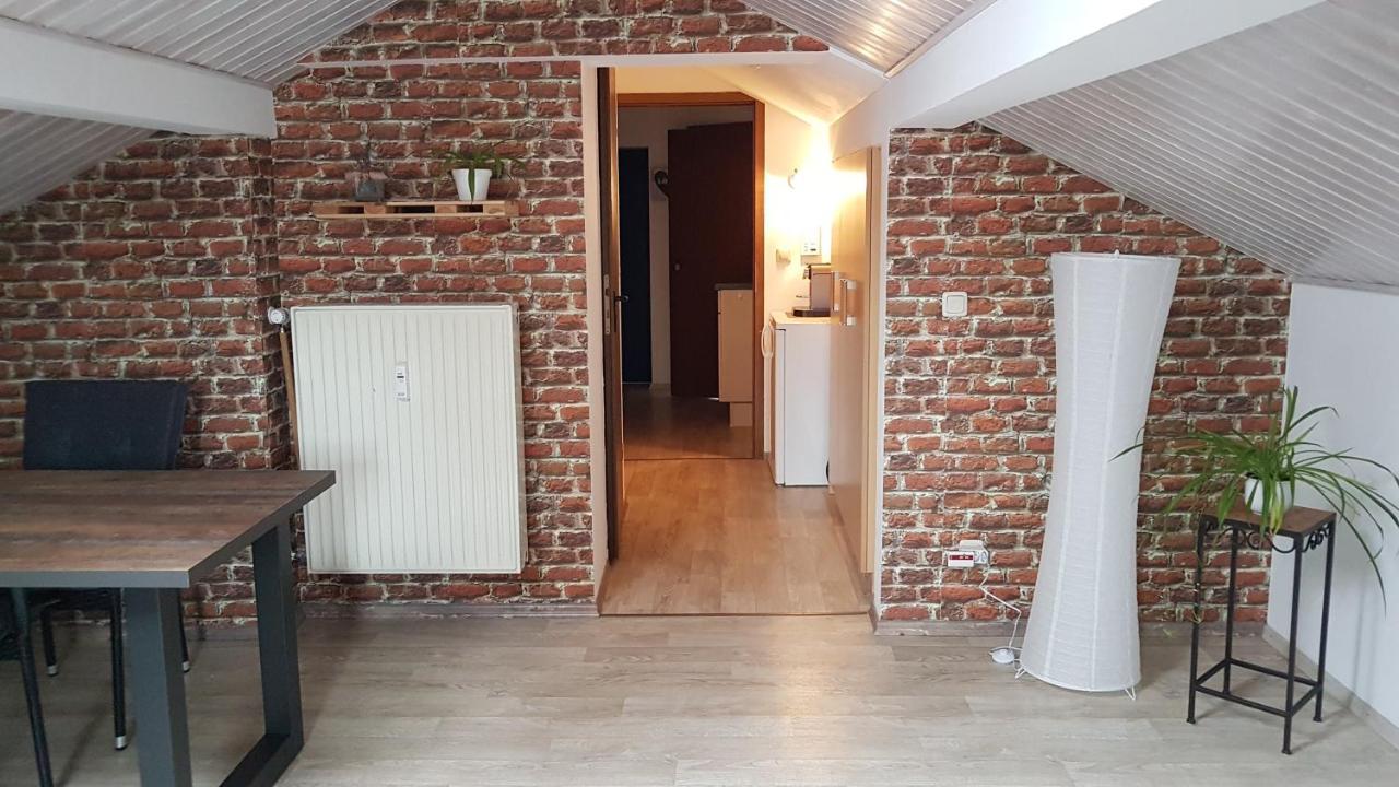 Kleine Gemuetliche Mansardenwohnung Im Suedosten Muenchens Assling Exteriér fotografie