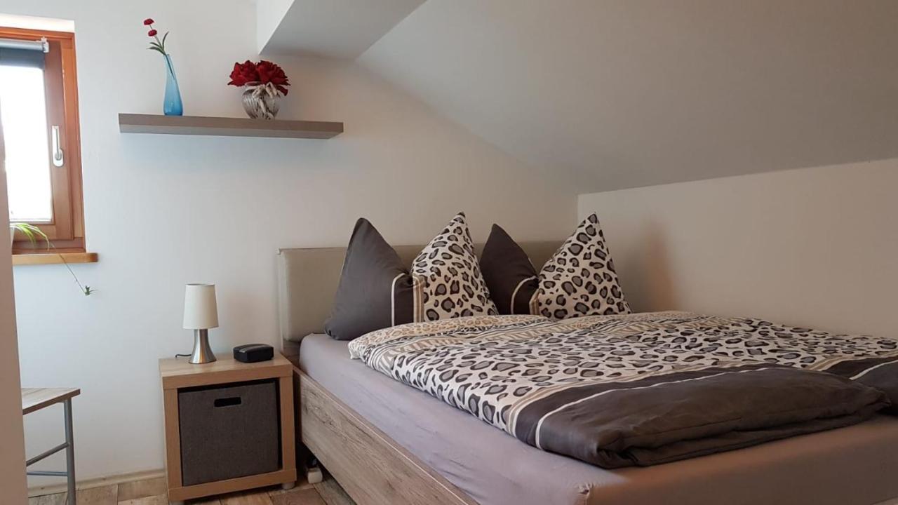 Kleine Gemuetliche Mansardenwohnung Im Suedosten Muenchens Assling Exteriér fotografie