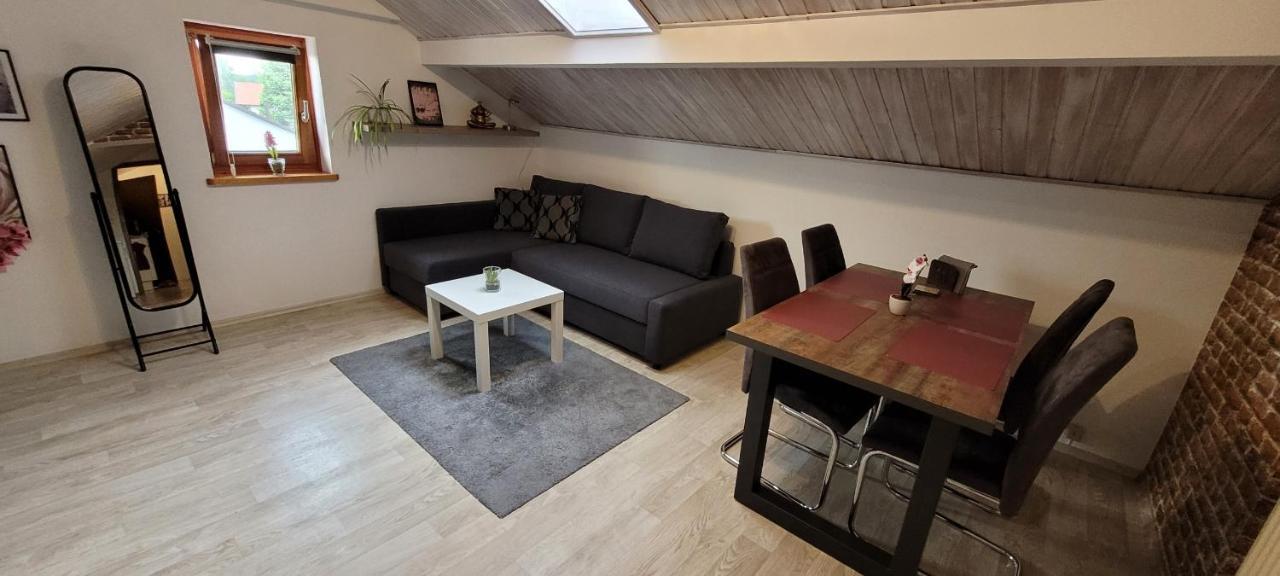 Kleine Gemuetliche Mansardenwohnung Im Suedosten Muenchens Assling Exteriér fotografie