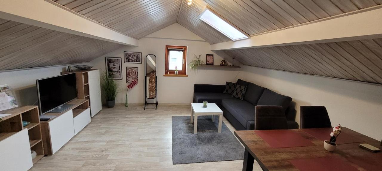 Kleine Gemuetliche Mansardenwohnung Im Suedosten Muenchens Assling Exteriér fotografie