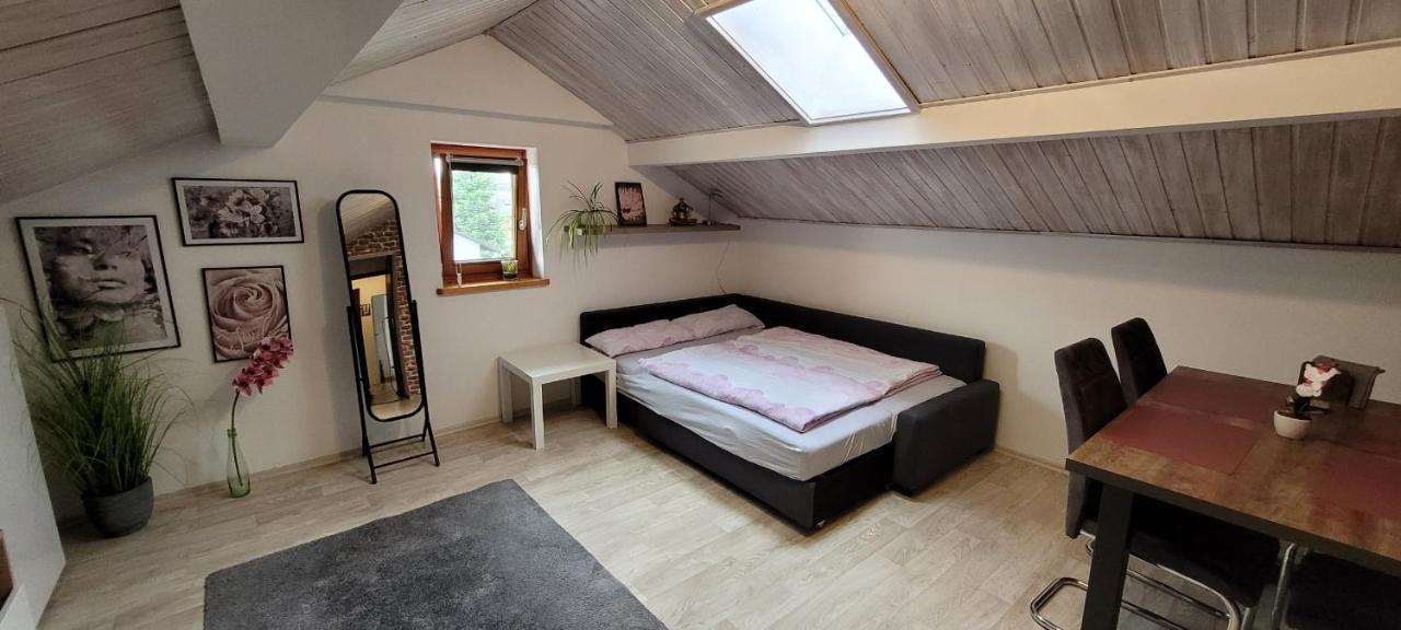 Kleine Gemuetliche Mansardenwohnung Im Suedosten Muenchens Assling Exteriér fotografie