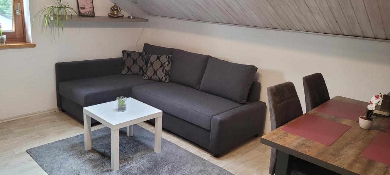 Kleine Gemuetliche Mansardenwohnung Im Suedosten Muenchens Assling Exteriér fotografie