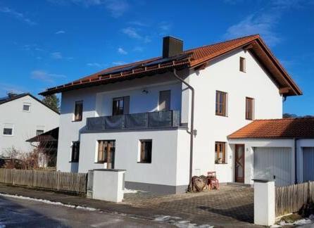 Kleine Gemuetliche Mansardenwohnung Im Suedosten Muenchens Assling Exteriér fotografie